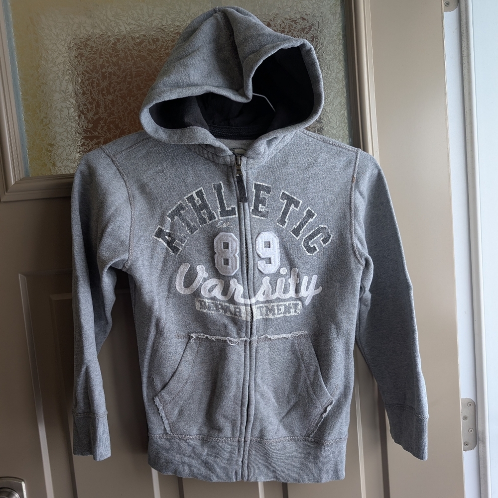 🩶3/$20 5/$30 7/$40🩶Boys Sz Med Sweater